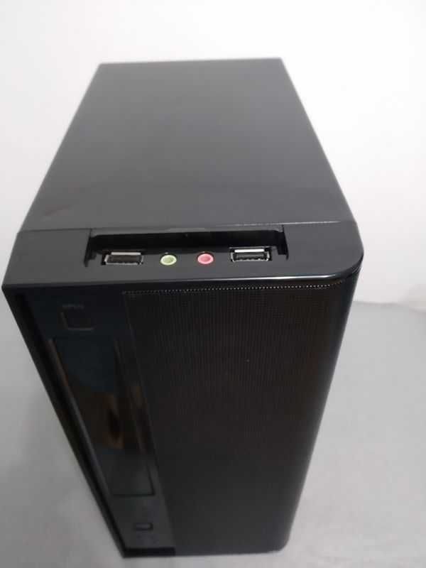 PC Desktop Windows 11 Home / 2.0GHz / 8GB Ram / SSD 240GB