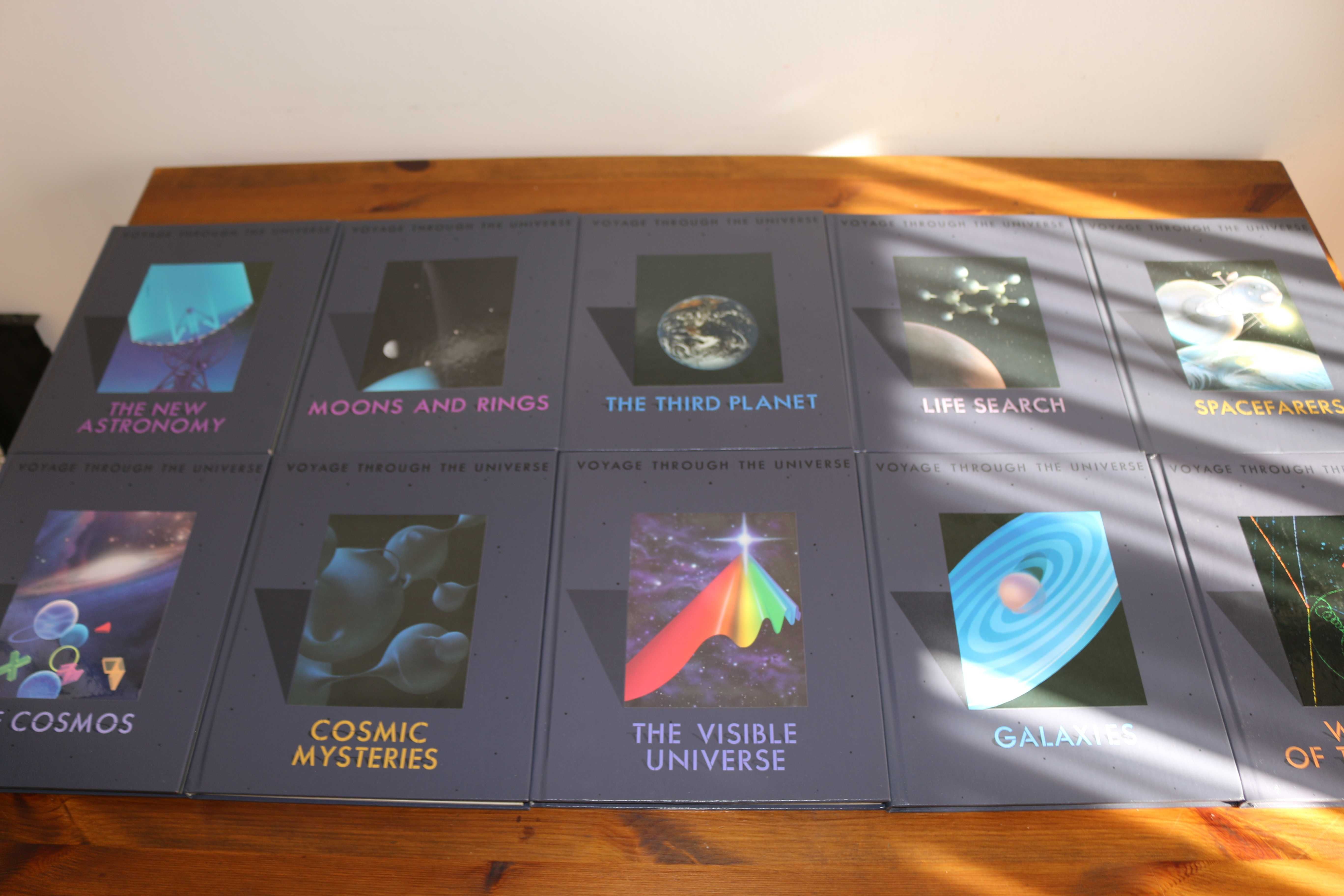 Livros ficção cientifica - Voyage Through the Universe, New York