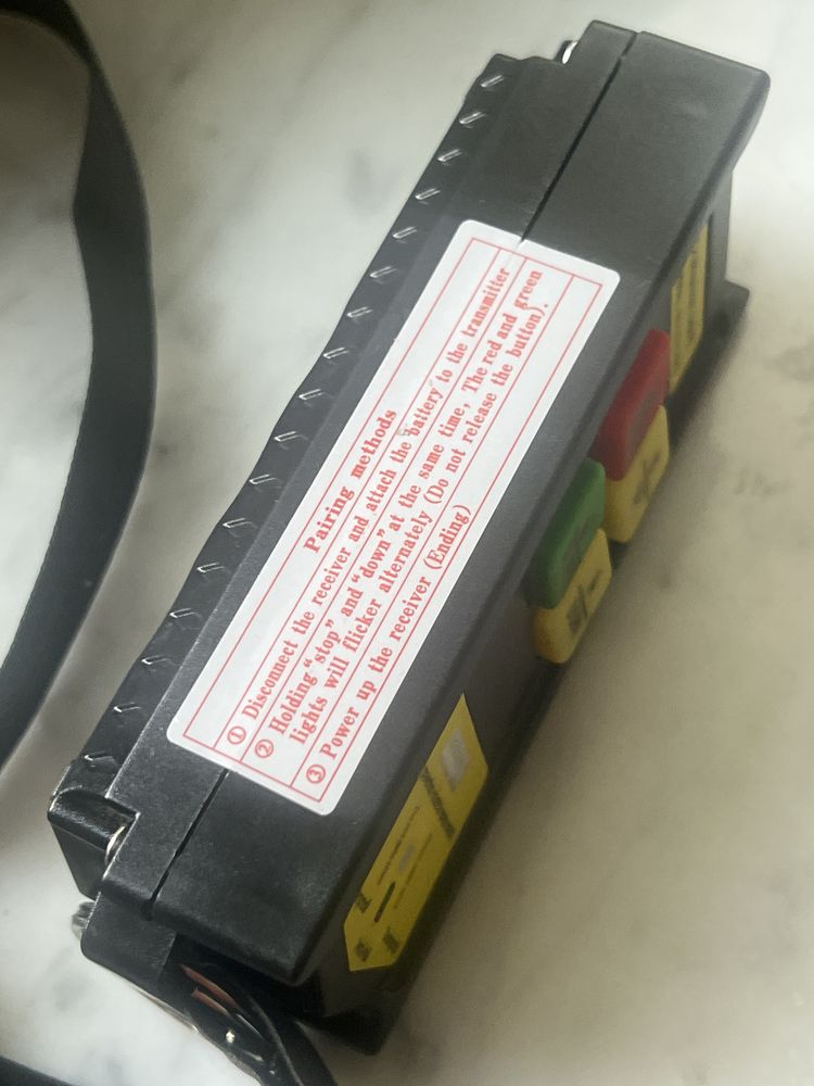 Pilot bezprzewodowy do wyciągarki 230V czterokanałowy