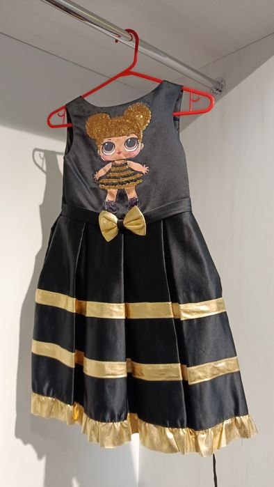 Продаж карнавальних костюмів та дитячих суконь