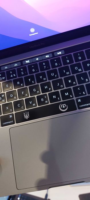 Нанесення кирилиці на клавіатуру MacBook опт. Гравіювання клавіатур