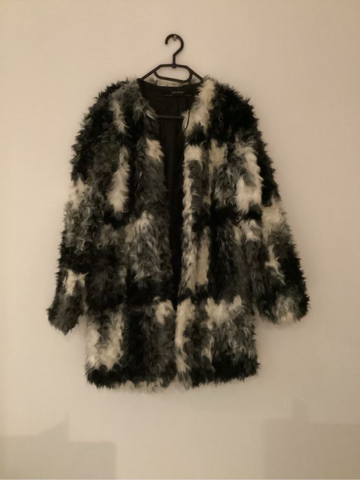 Zara bialo czarne futerko L