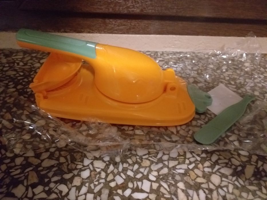 Maszynka do  pierogów Nowa