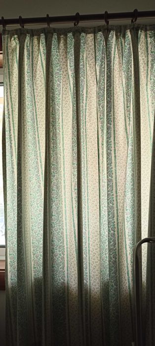 Cortinas e almofadas