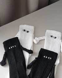 Шкарпетки носки з ручками, які притягуються магнітами.
