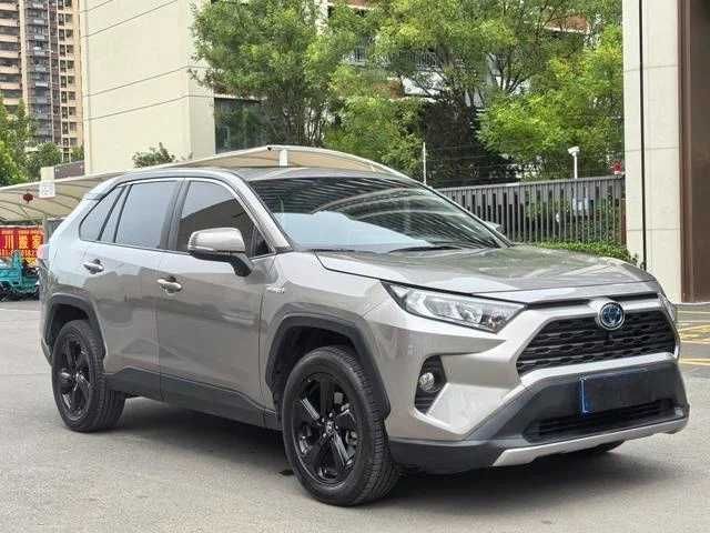 Toyota RAV4 2020 року