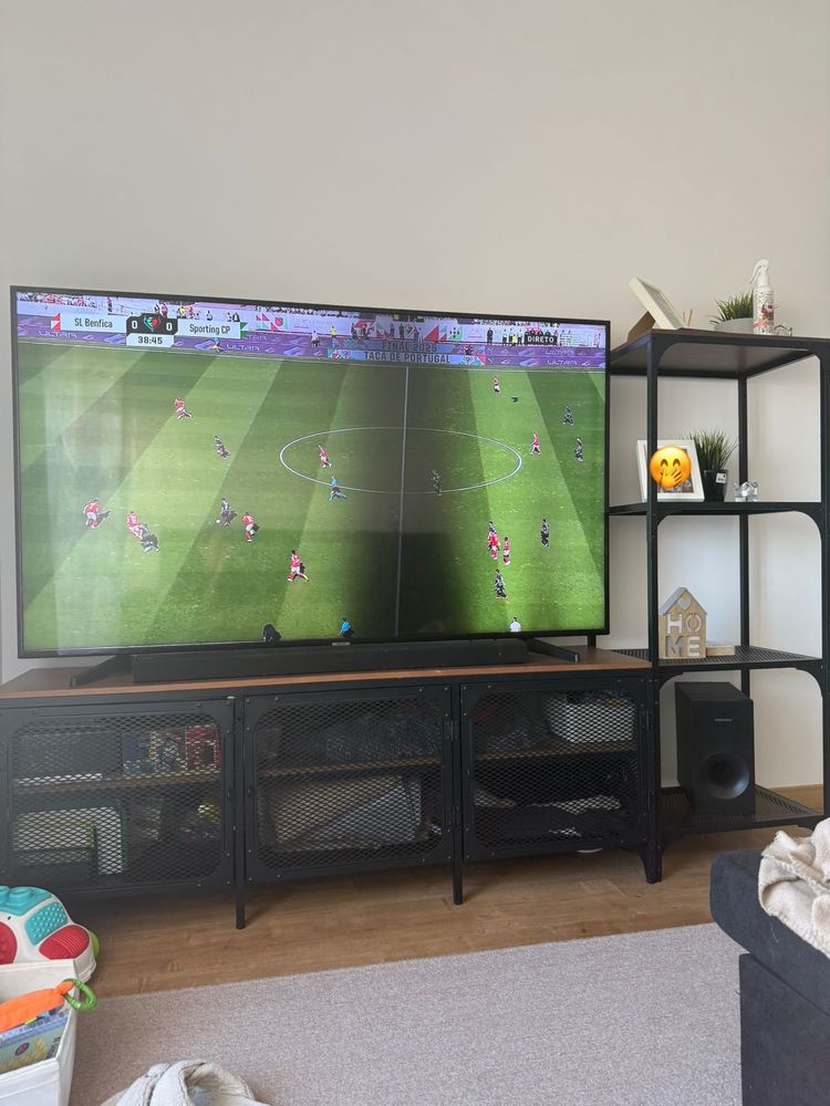 2 Moveis de sala preto e castanho