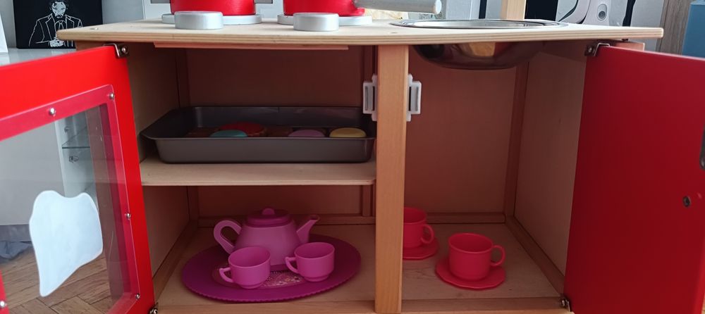 Drewniana kuchnia i akcesoria