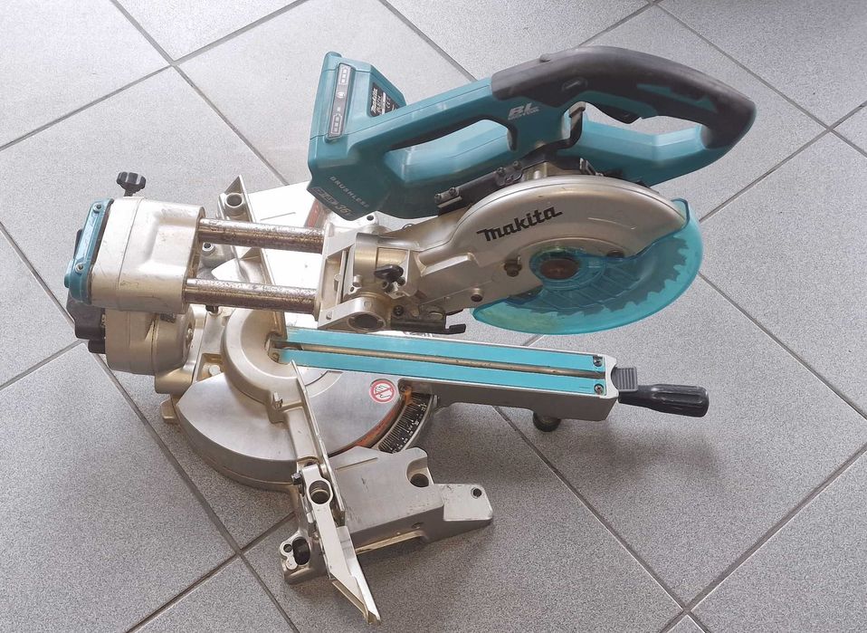 Ukośnica akumulatorowa Makita DLS714