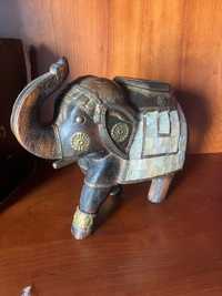 Escultura em madeira de elefante