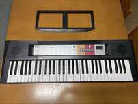 Teclado eletrónico muito bem estimado com suporte