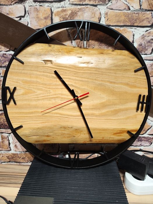 Zegar w metalowej ramie loft