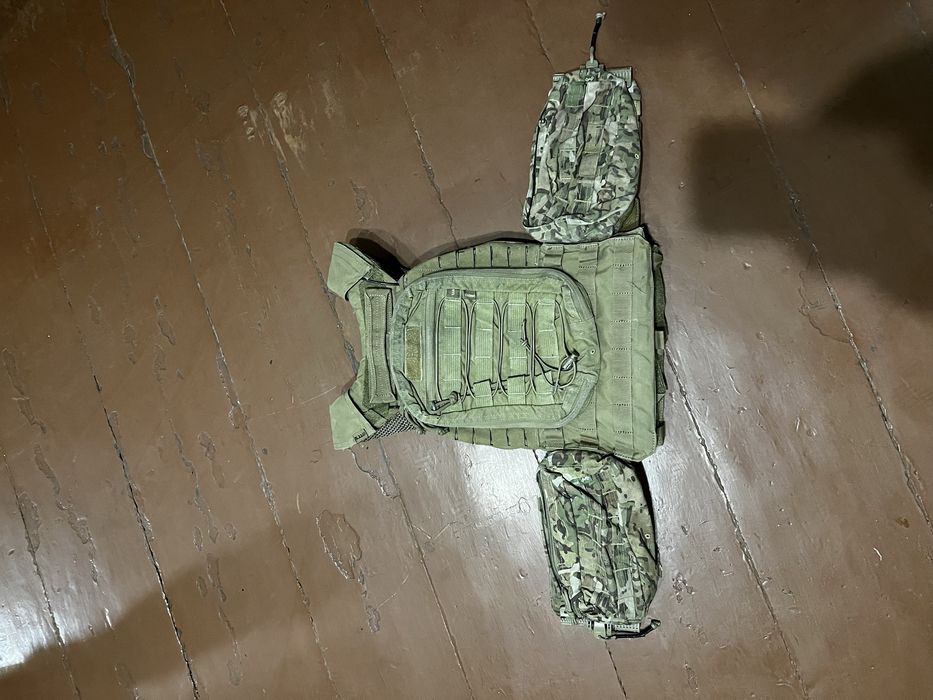 Плитоноска 5.11 з підсумками