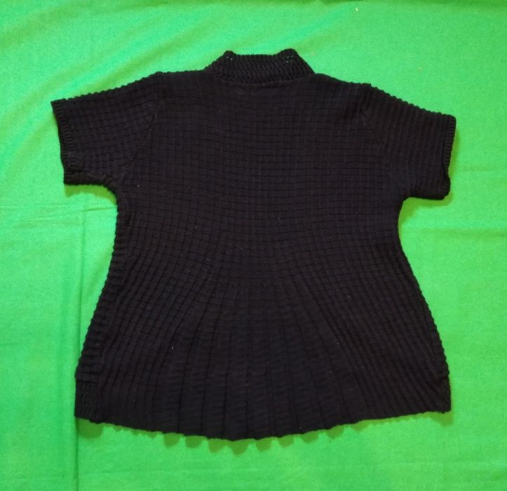 Śliczna, czarna. swetrowa brytyjska narzutka z krótkim rękawem