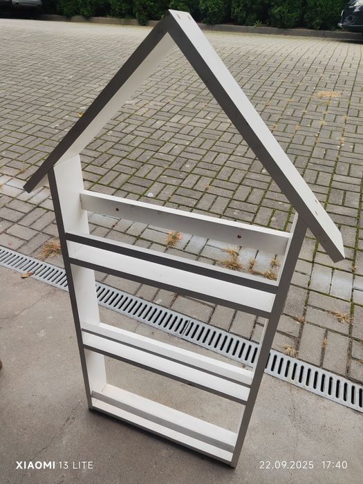 Półka regał na książki domek biały