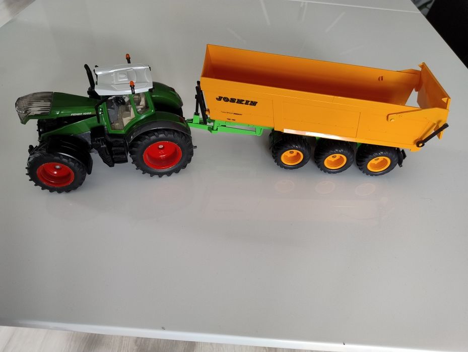 Zabawka traktor Fendt z przyczepą Joskin 1:32