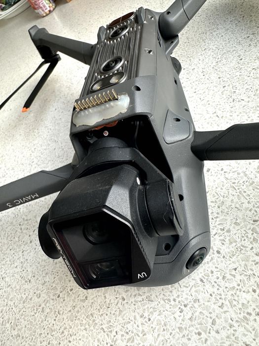 DJI Mavic 3 квадрокоптер