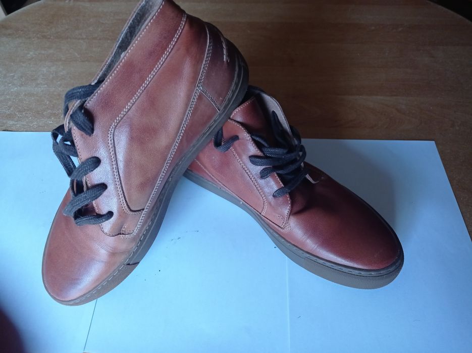 Botas em pele n°44  Novas!