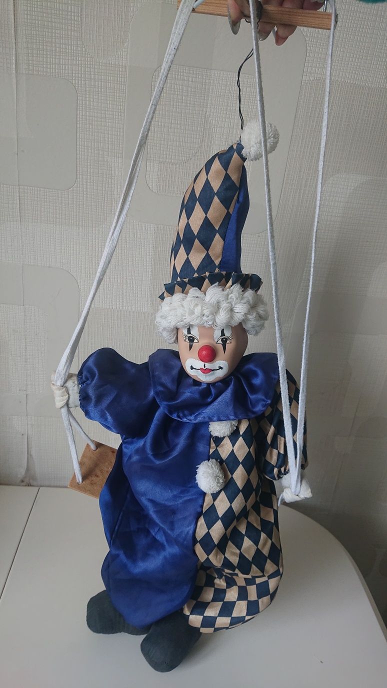 Винтажный фарфоровый клоун на качели из Германии 60см