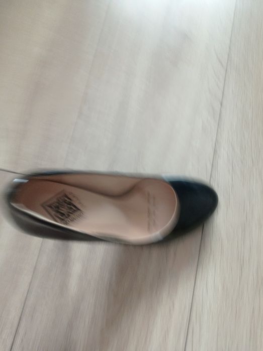 Туфлі лаковані на шпильці