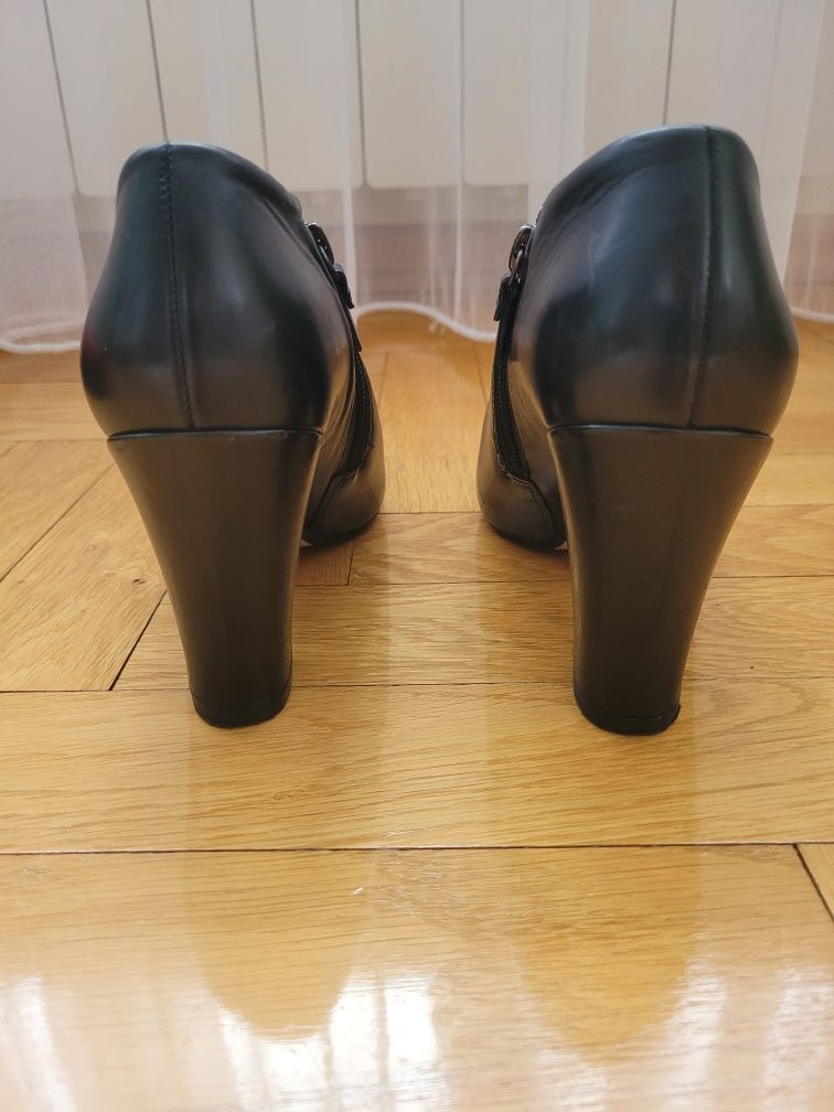 Туфлі, ботильйони, напівчеревики Clarks