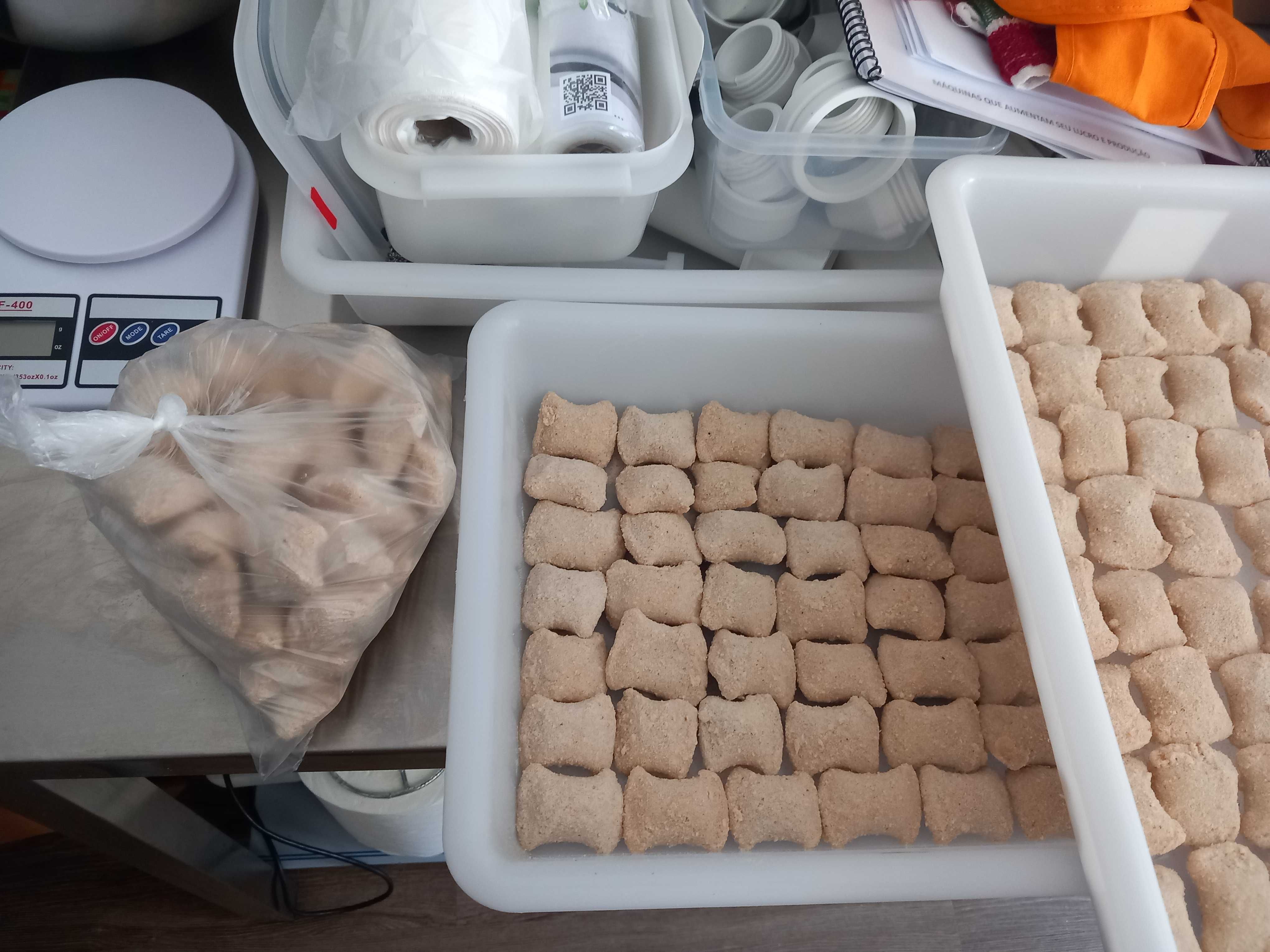 Máquina de Fabricar Salgadinhos e Doces - Pouco uso