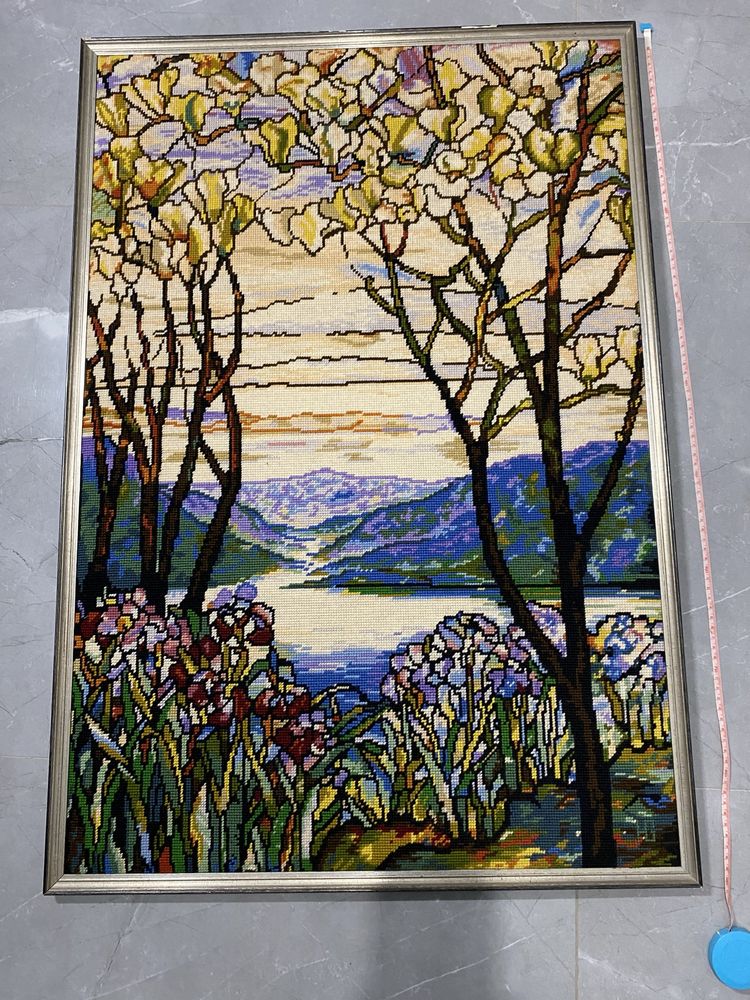 Recznie Haftowane L.Tiffany Pejzaż z irysami i magnoliami 94 x 64 cm