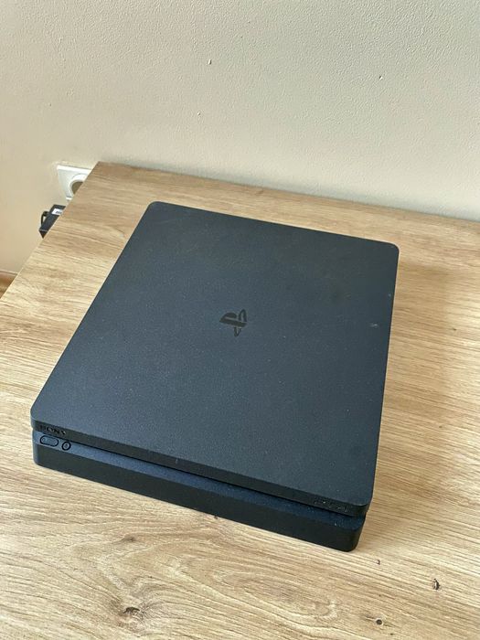 Konsola PlayStation 4 Slim 1TB (PS4) + pad, okablowanie, gry