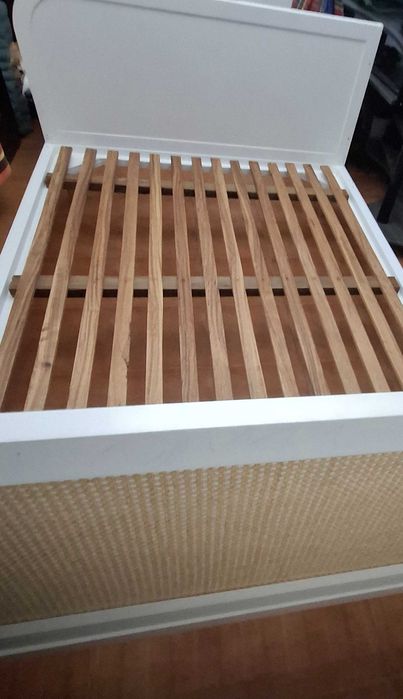 Cama madeira branca e verga