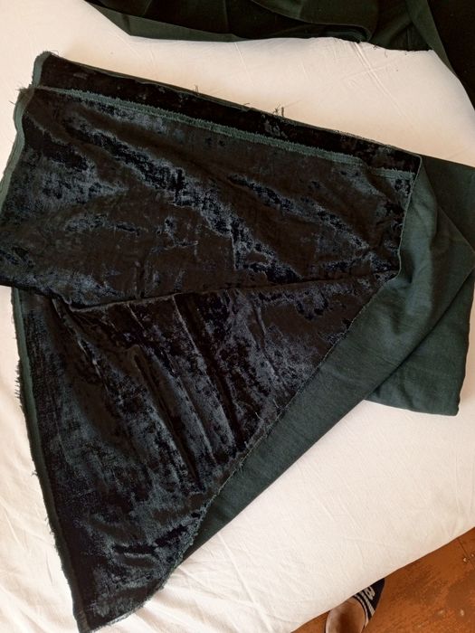 Тканини різних кольорів і структури