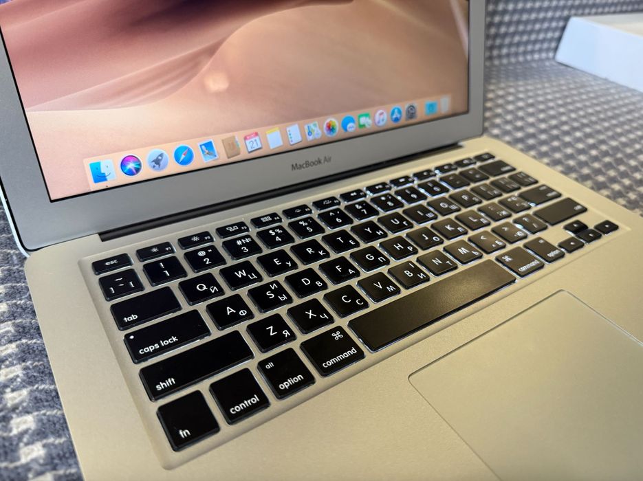 MacBook Air 2017 (13.3/1.8GHz/8GB/128GB)