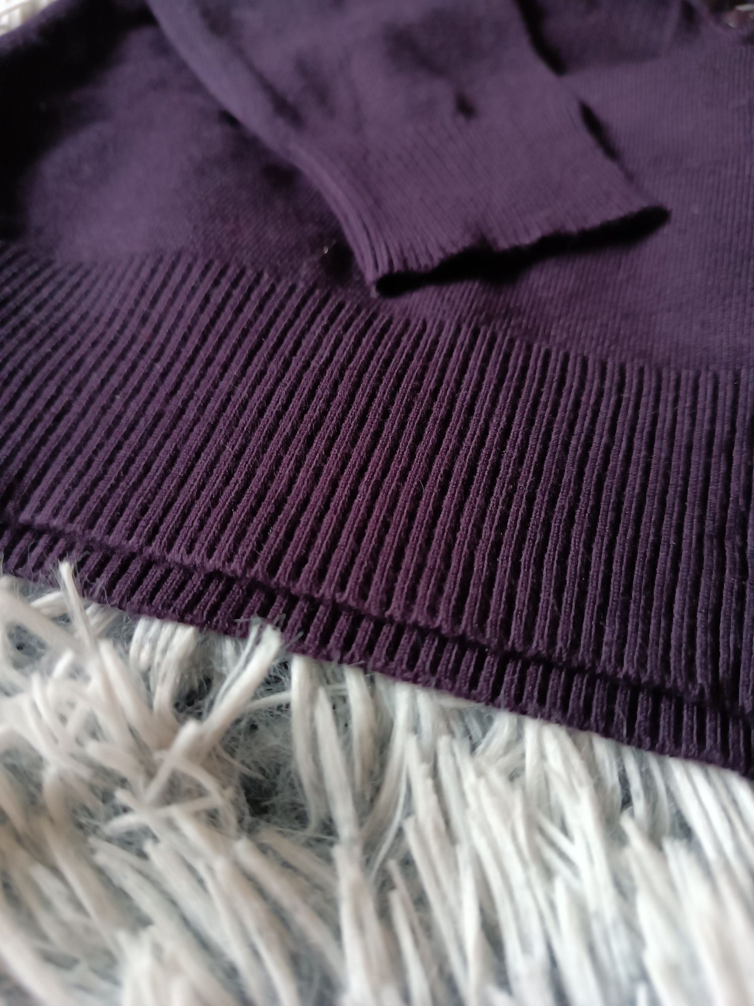 Sweter sweterek głęboki dekolt V śliwka fiolet S M