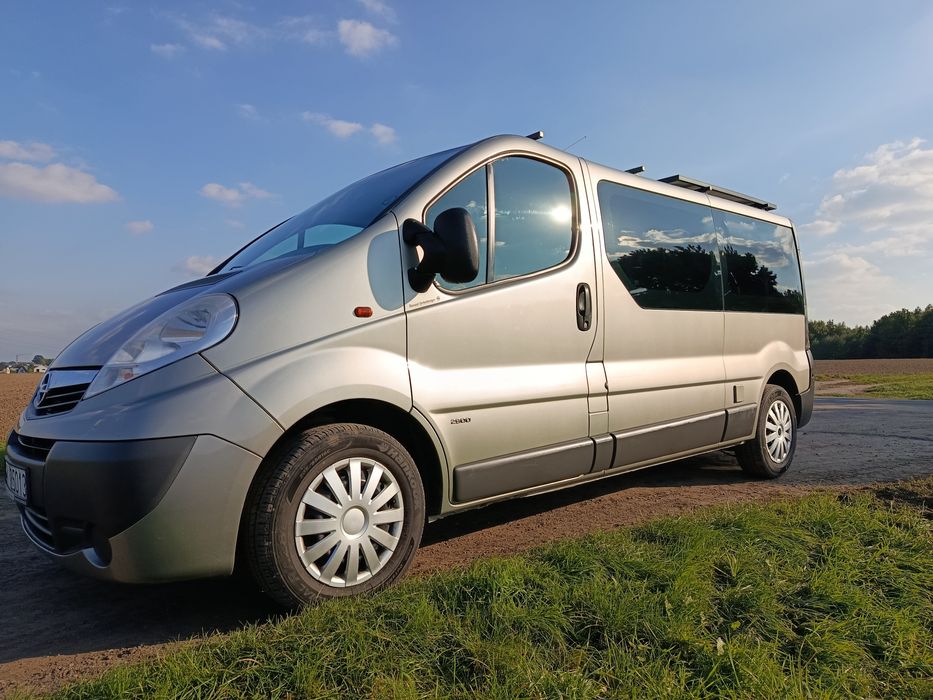 Wynajem bus 9 osobowy Opel Vivaro Winiety Czechy Austria box bagażnik