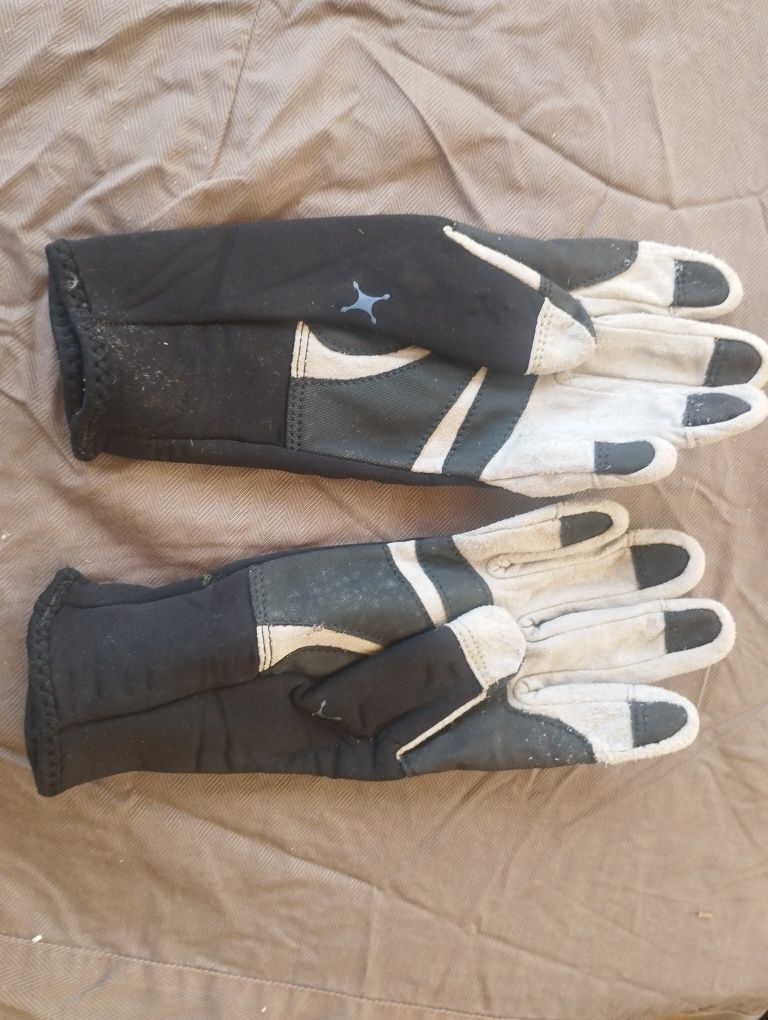 Vende se luvas de mergulho