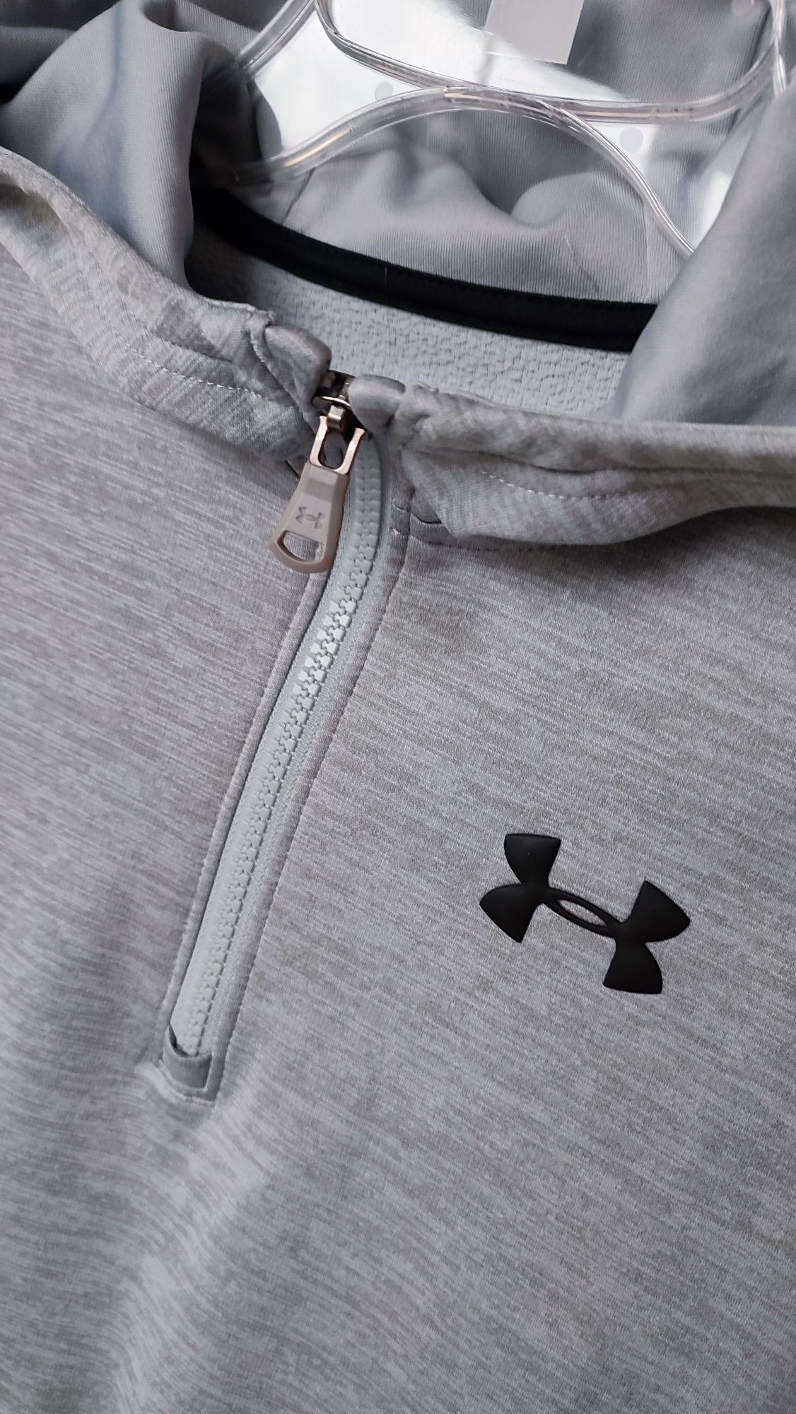 Szara bluza Under Armour  152
Stan idealny. Szerokość pod pachami 44.5