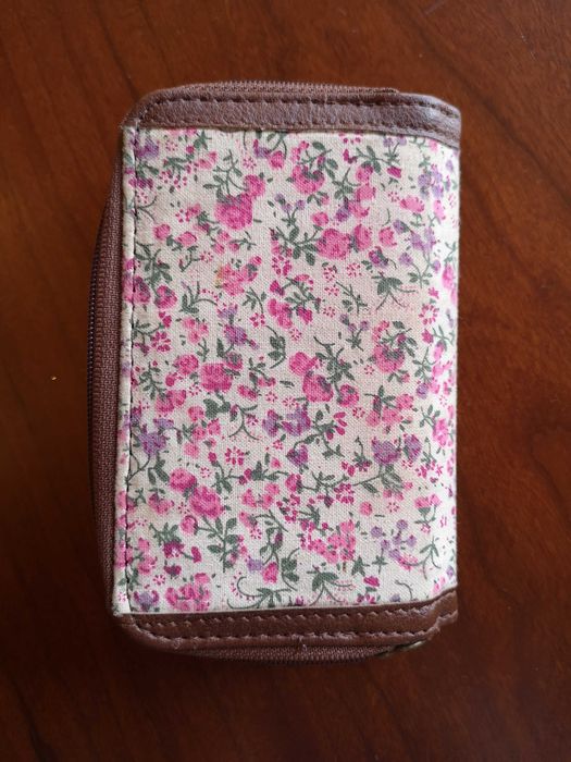 Carteira / Porta Moedas da Atmosphere - Castanho às Flores
