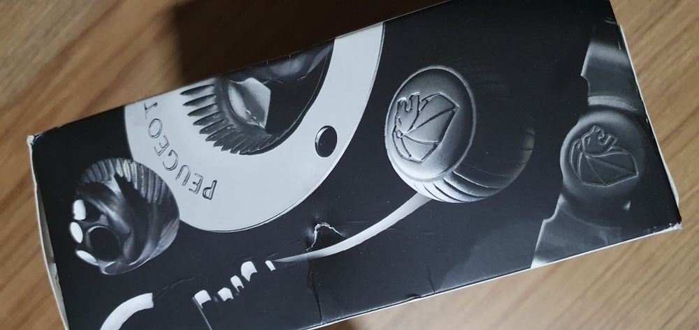 Zestaw młynków elektrycznych do soli i pieprzu Zeli Srebrny Peugeot

Z