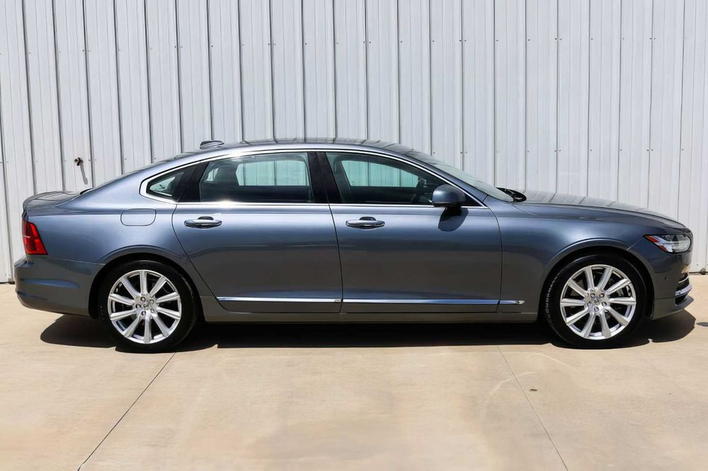 Volvo S90      2018