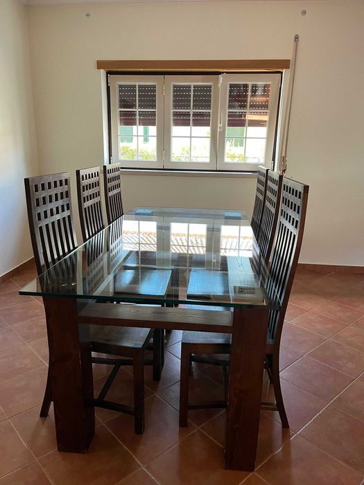 Mesa de casa de jantar e cadeiras