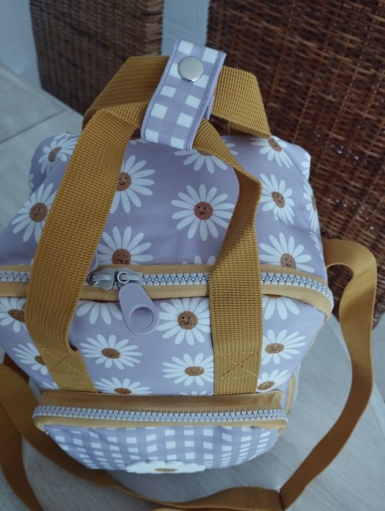 Mochila e lancheira novas