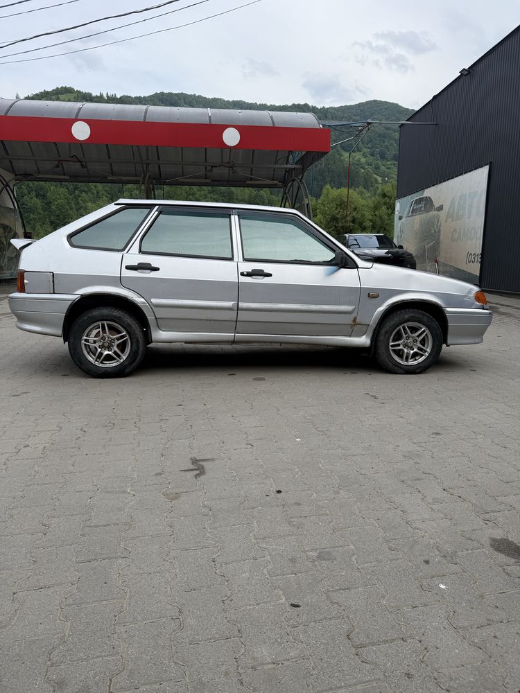 Автомобіль Ваз 2114