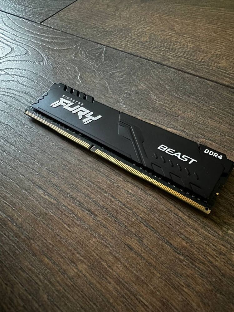 плашка памʼяті kingston Fury DDR4-3600гц 8192МВ