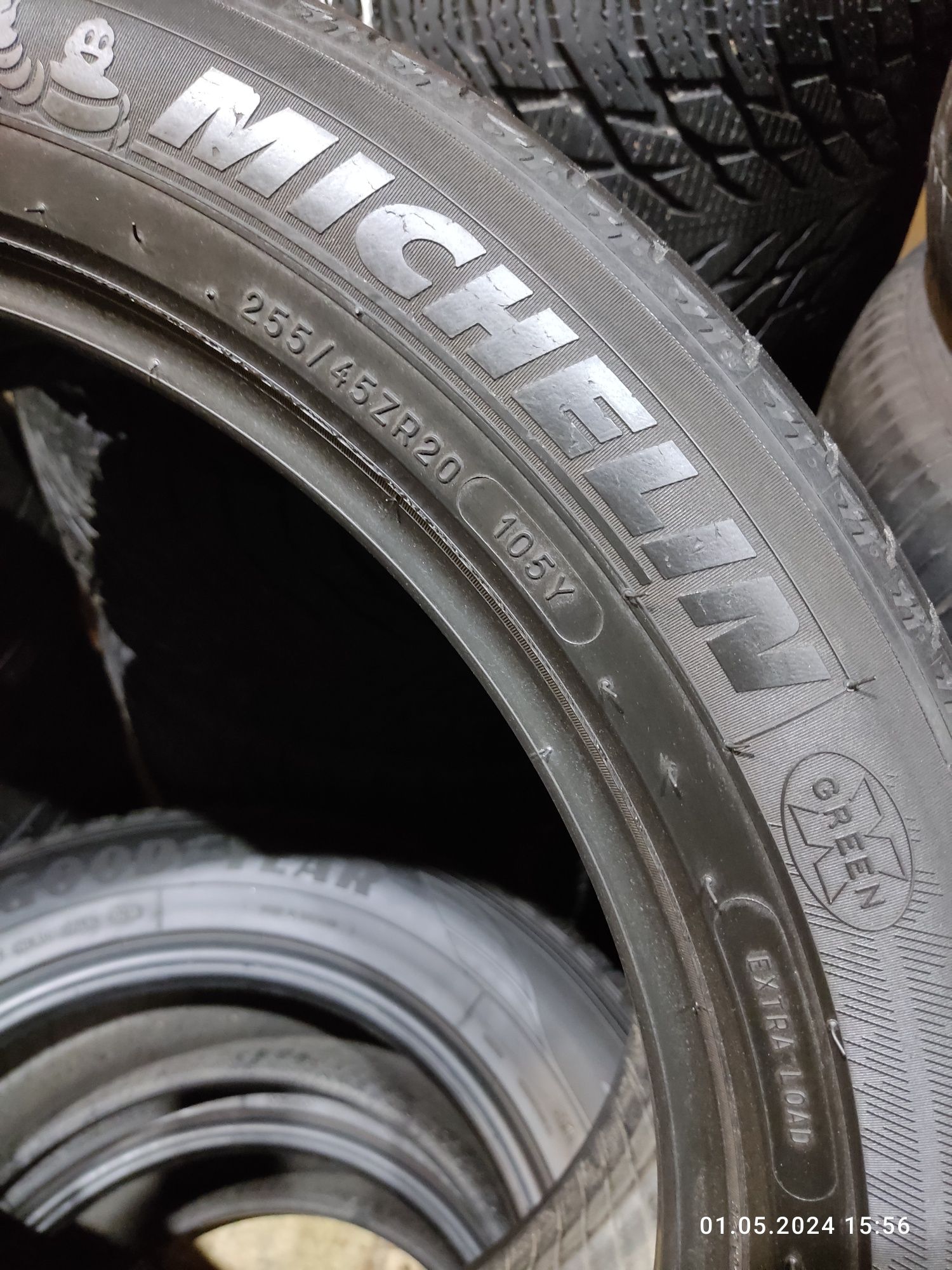 255/45R20 Michelin. Пара. 2020.