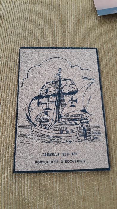 Postal antigo em cortiça.