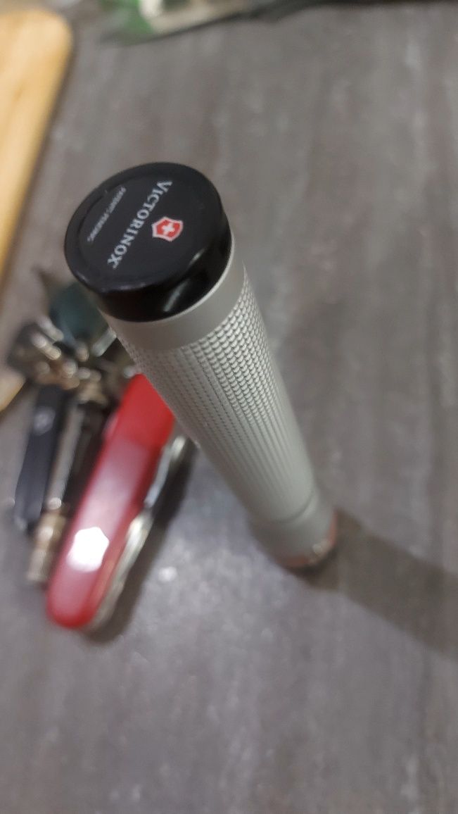 фонарик Victorinox Swiss Army Aluminum Grip AA, червоне світло.


Clic