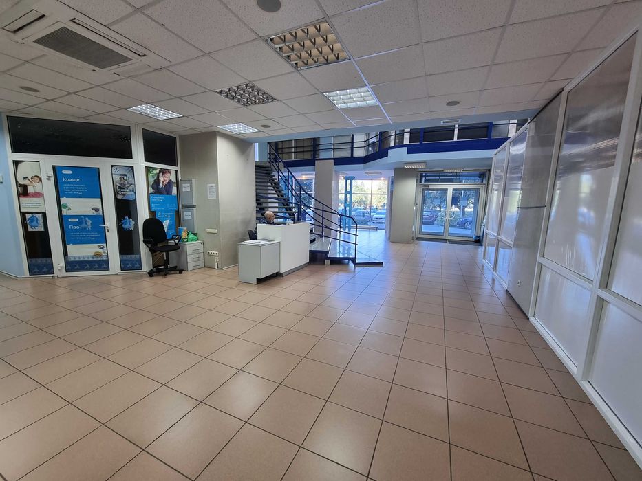 ПРОДАЖ приміщення під офіс, магазин, банк, 919 кв.м., б.Центральний, 3