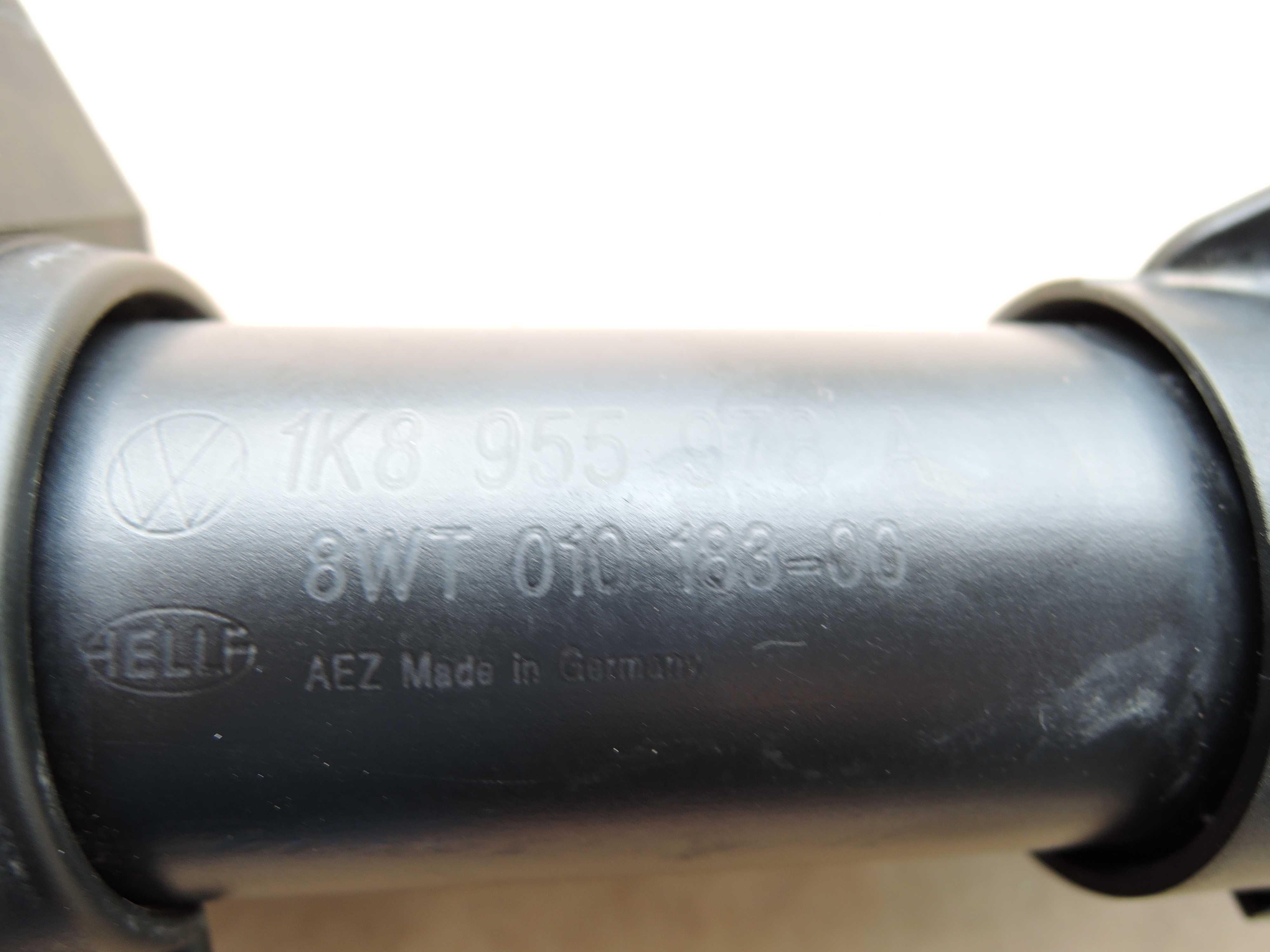 VW Scirocco Spryskiwacz Klapka Prawy orginał  08-14r 1K8.955.978
