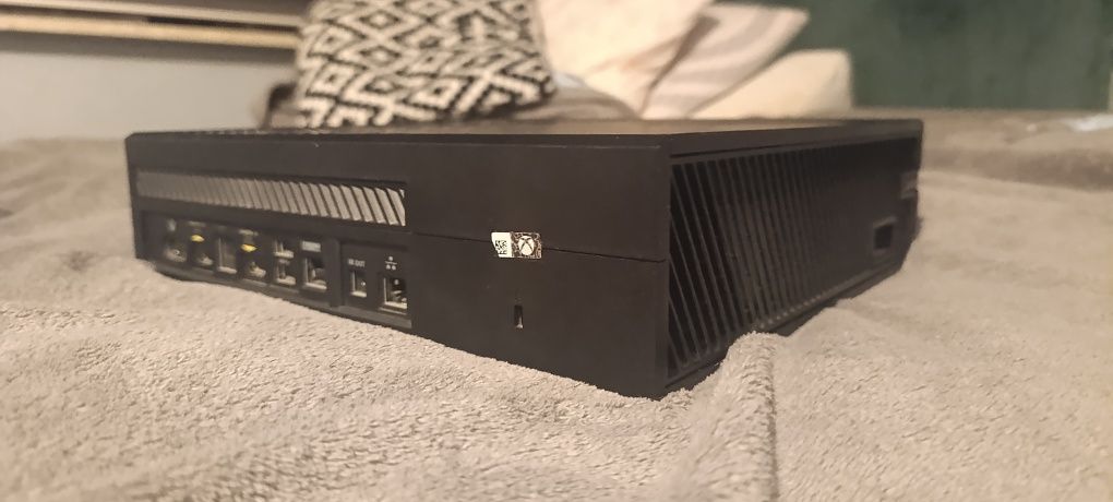 Xbox One + Pad (bez zasilacza)