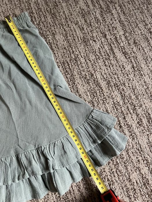 Спідниця мʼятного кольору розміру міні, розкльошонна спідниця з оборка