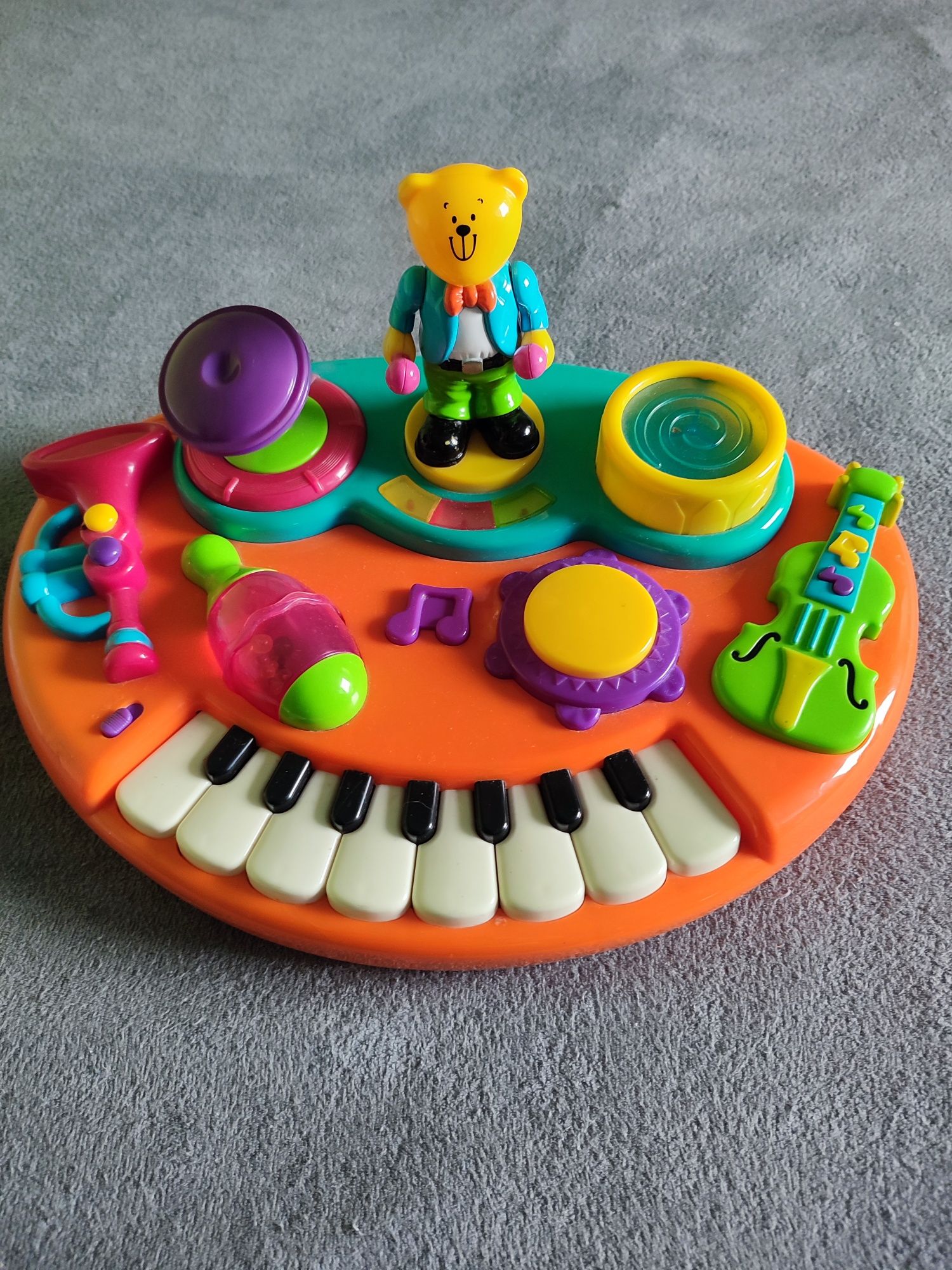 Zabawka pianinko interaktywna.